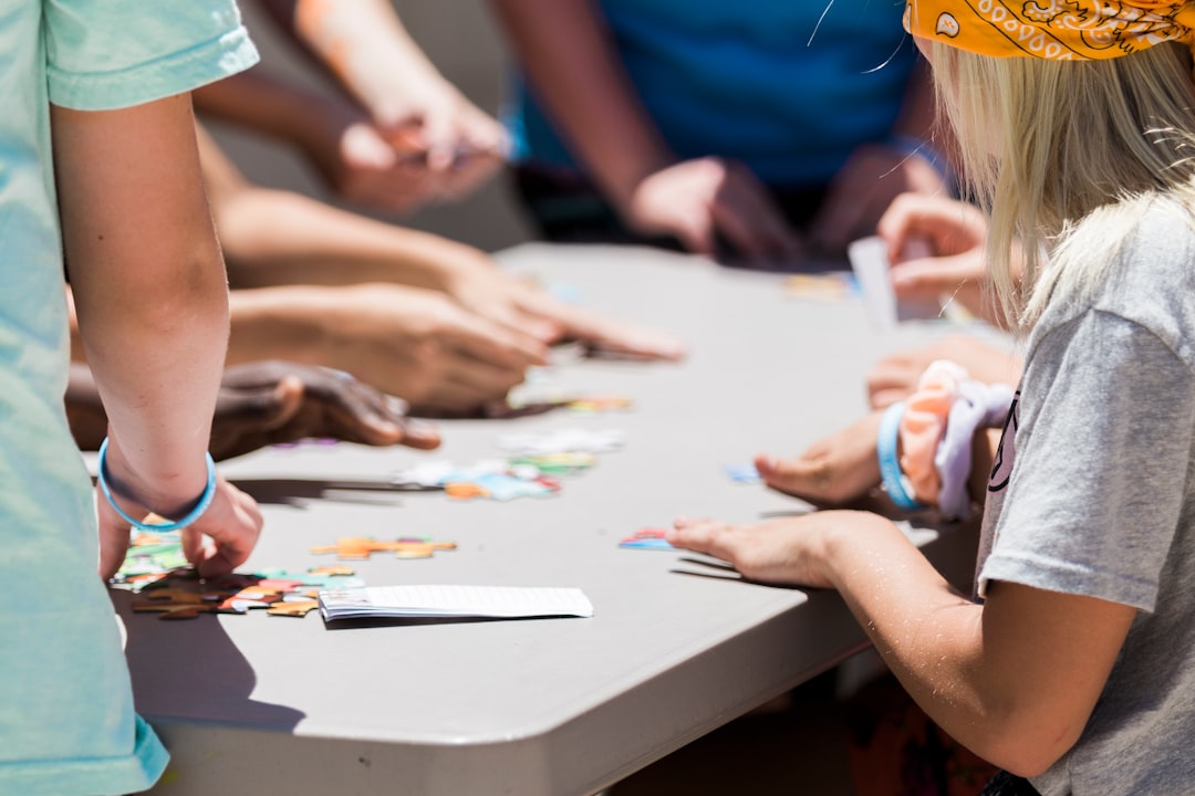 Knutselen met kinderen: ideeën, tips en materialen voor elke leeftijd