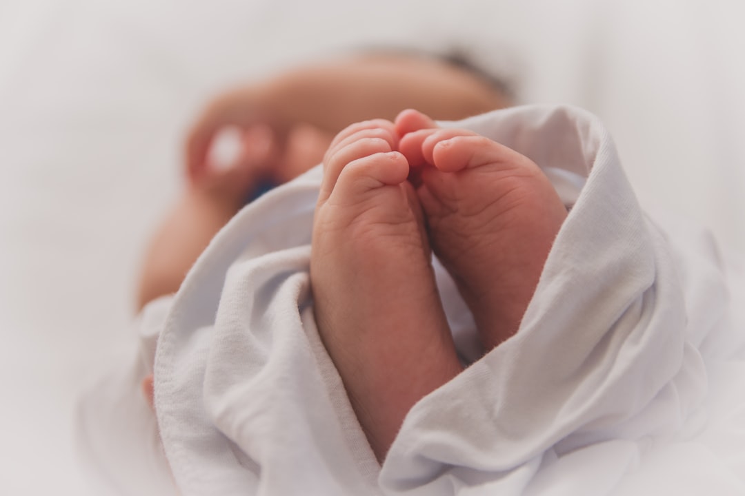 Babynamen in België: de populairste namen van 2025 op een rij