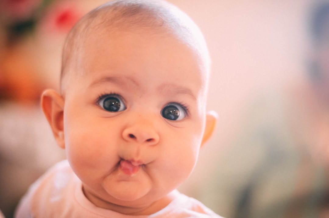 Bijzondere babynamen: originele keuzes die opvallen (en waar je op moet letten)
